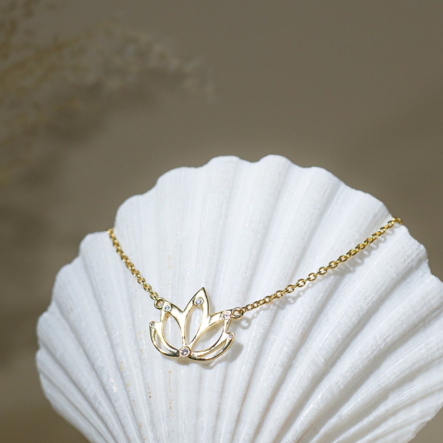 Lotus Glow Necklace-Gold